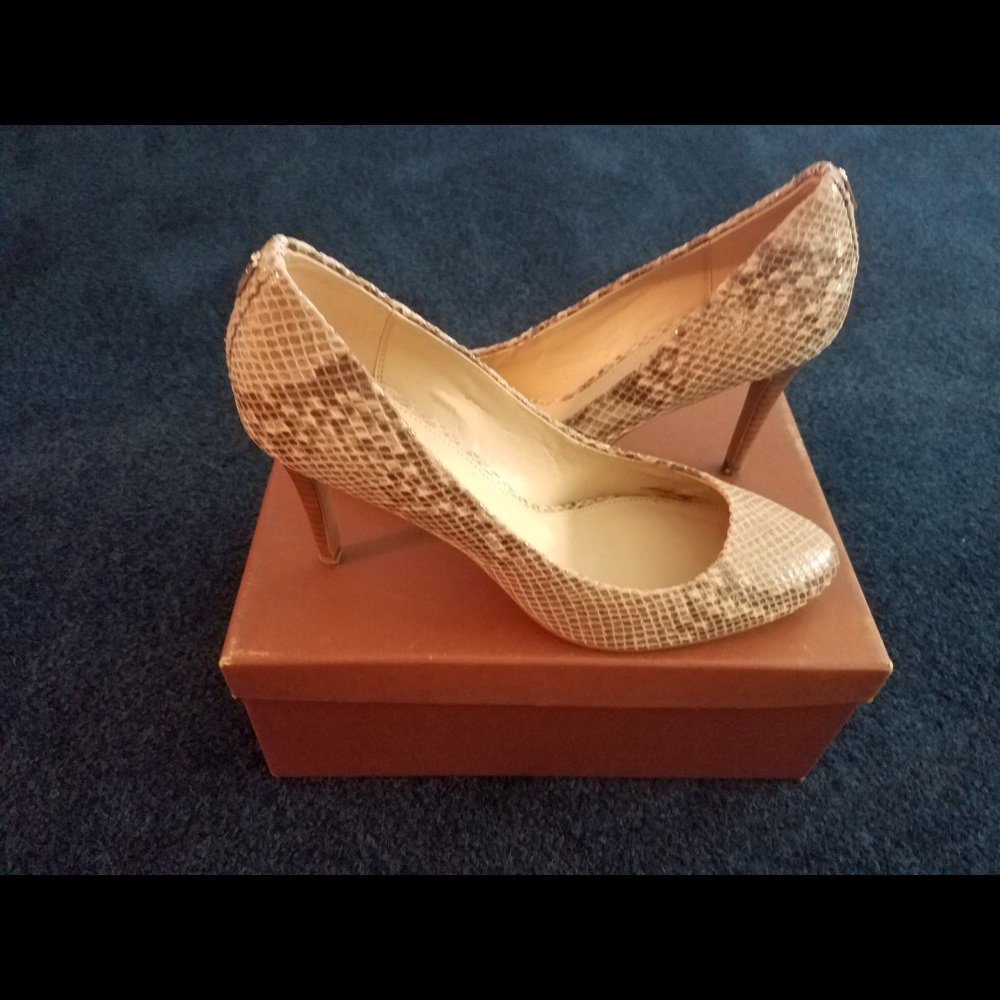 Heels - Picture 2 of 3